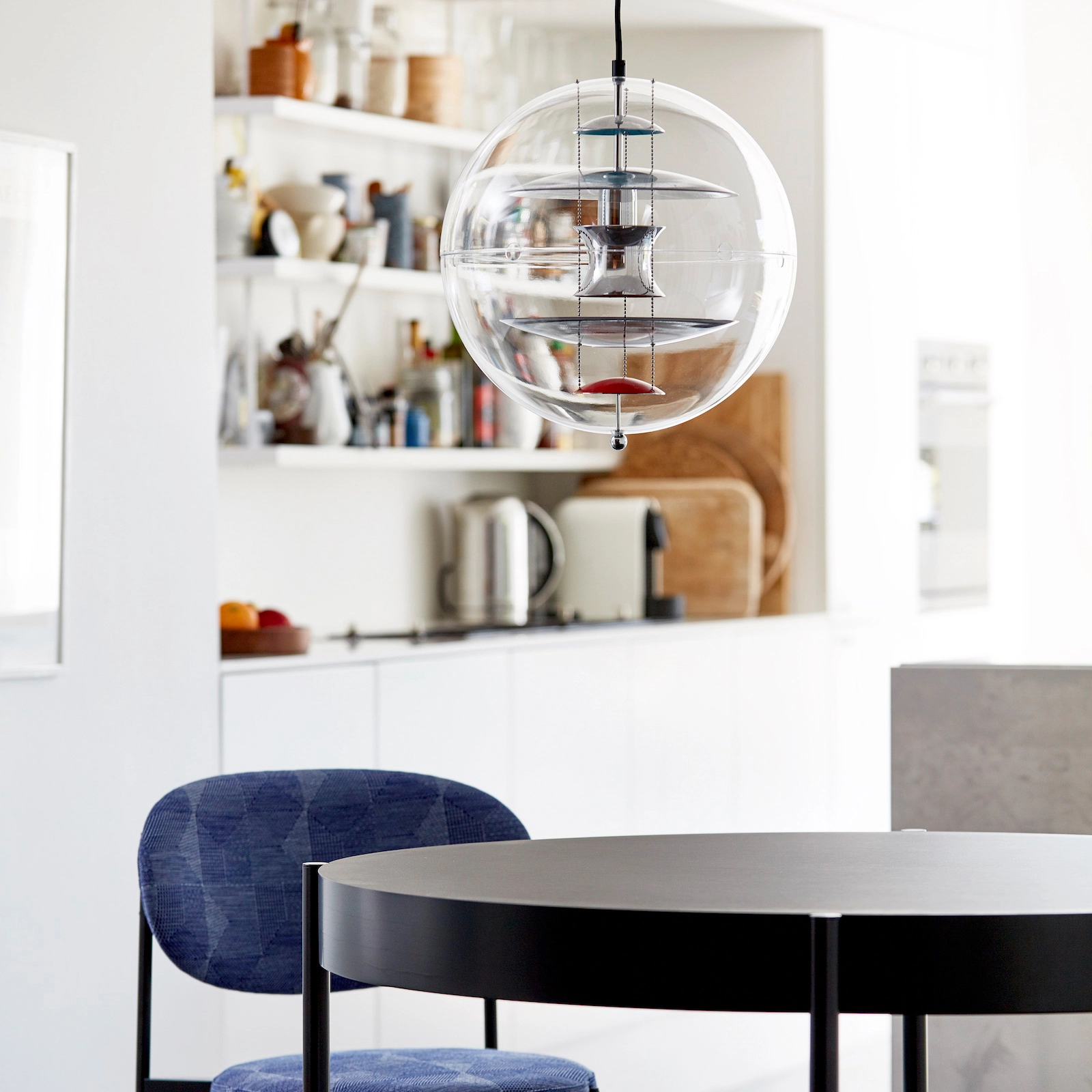 Verpan VP Globe Coloured Glass -kattovalaisin - Image 2